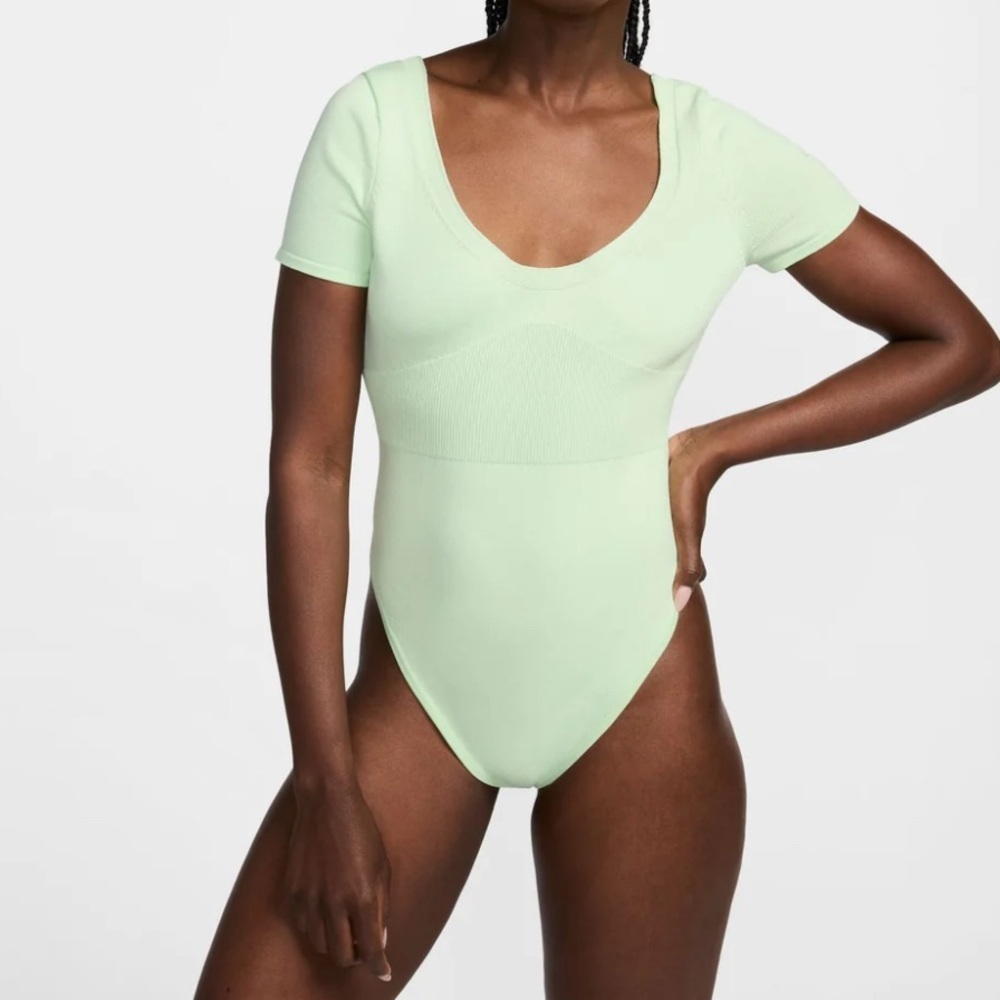 NIKE Sportswear Chill Knit Tight Sweater Short-Sleeve Bodysuit